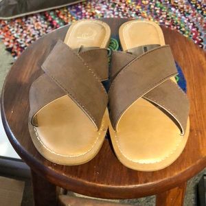 New Directions Flat sandals